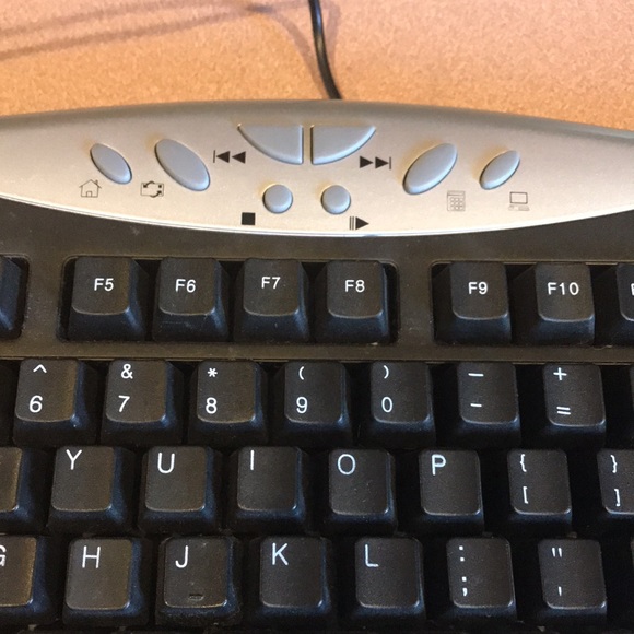 Vintage 2004-2005 Compaq/RadioShack Multimedia Keyboard - Picture 3 of 7